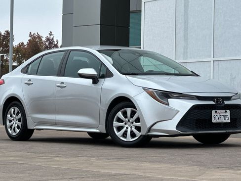 Certified 2022 Toyota Corolla LE image 2