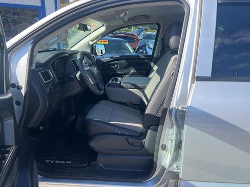 Used 2018 Nissan Titan S w/ S Utility Package image 9
