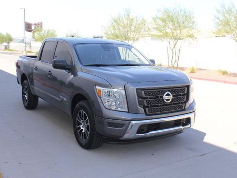 Used 2022 Nissan Titan SV AWD/4WD image 3
