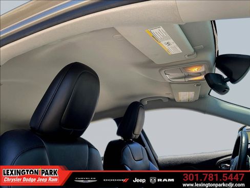 Used 2020 Jeep Cherokee Latitude w/ Quick Order Package 26F North AWD/4WD image 27