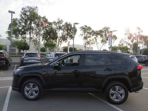 Used 2022 Toyota RAV4 XLE image 7