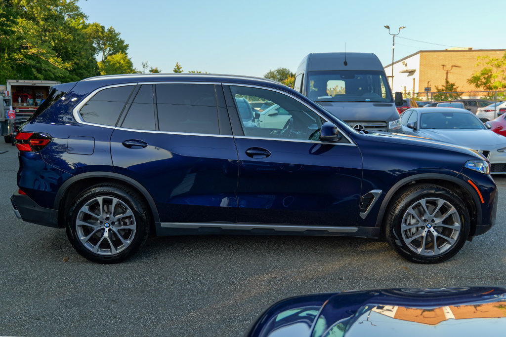 Used 2024 BMW X5 xDrive40i w/ Premium Package AWD/4WD image 8