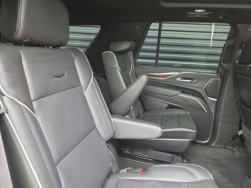 Used 2023 Cadillac Escalade Premium Luxury AWD/4WD image 22