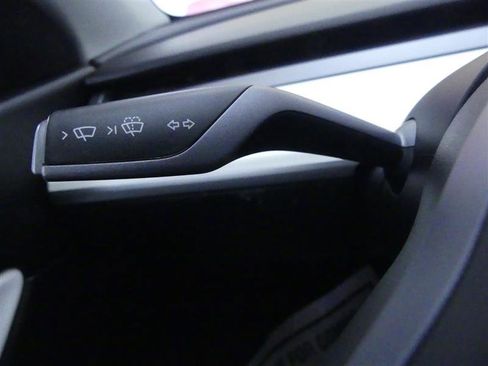 Used 2021 Tesla Model Y Long Range image 18