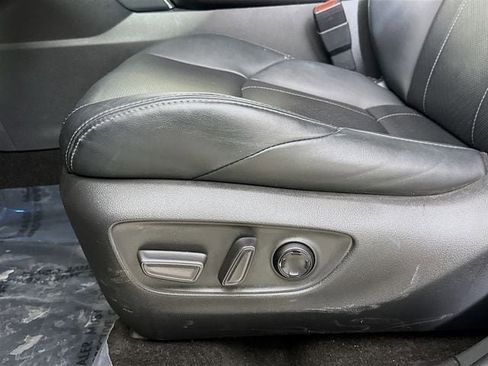 Used 2021 Toyota Venza XLE image 20