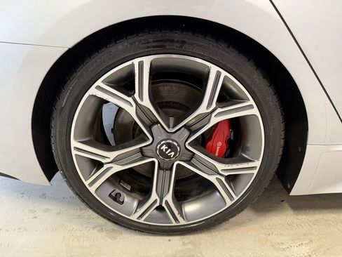 Used 2018 Kia Stinger GT image 11