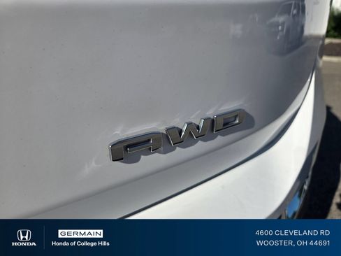 Used 2024 GMC Terrain SLT AWD/4WD image 19