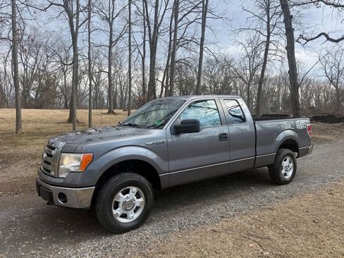 Used 2011 Ford F150 XLT image 2