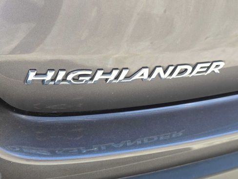Used 2014 Toyota Highlander XLE AWD/4WD image 10
