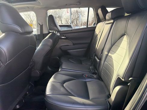 Used 2022 Toyota Highlander XLE image 21