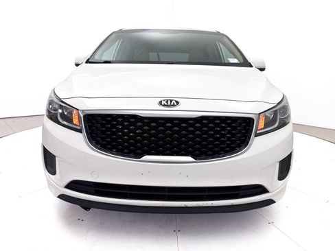 Used 2017 Kia Sedona LX FWD image 2