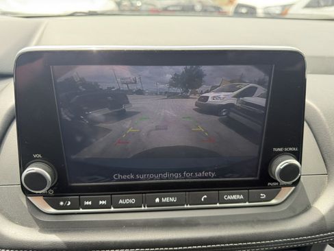 Used 2025 Nissan Rogue SV AWD/4WD image 19