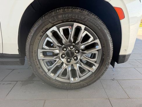 Used 2023 GMC Yukon XL Denali Ultimate w/ LPO, Floor Liner Package image 15