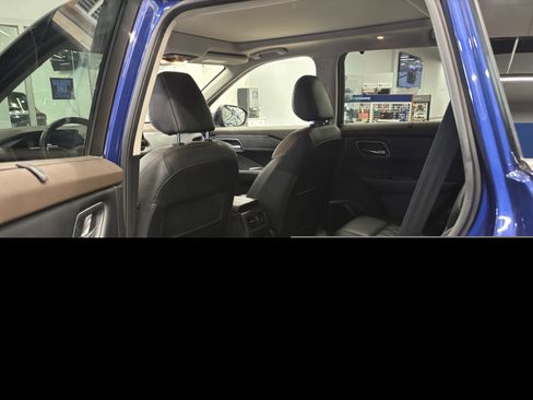 Used 2021 Nissan Rogue Platinum image 13