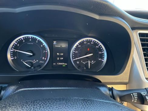 Used 2018 Toyota Highlander XLE image 26