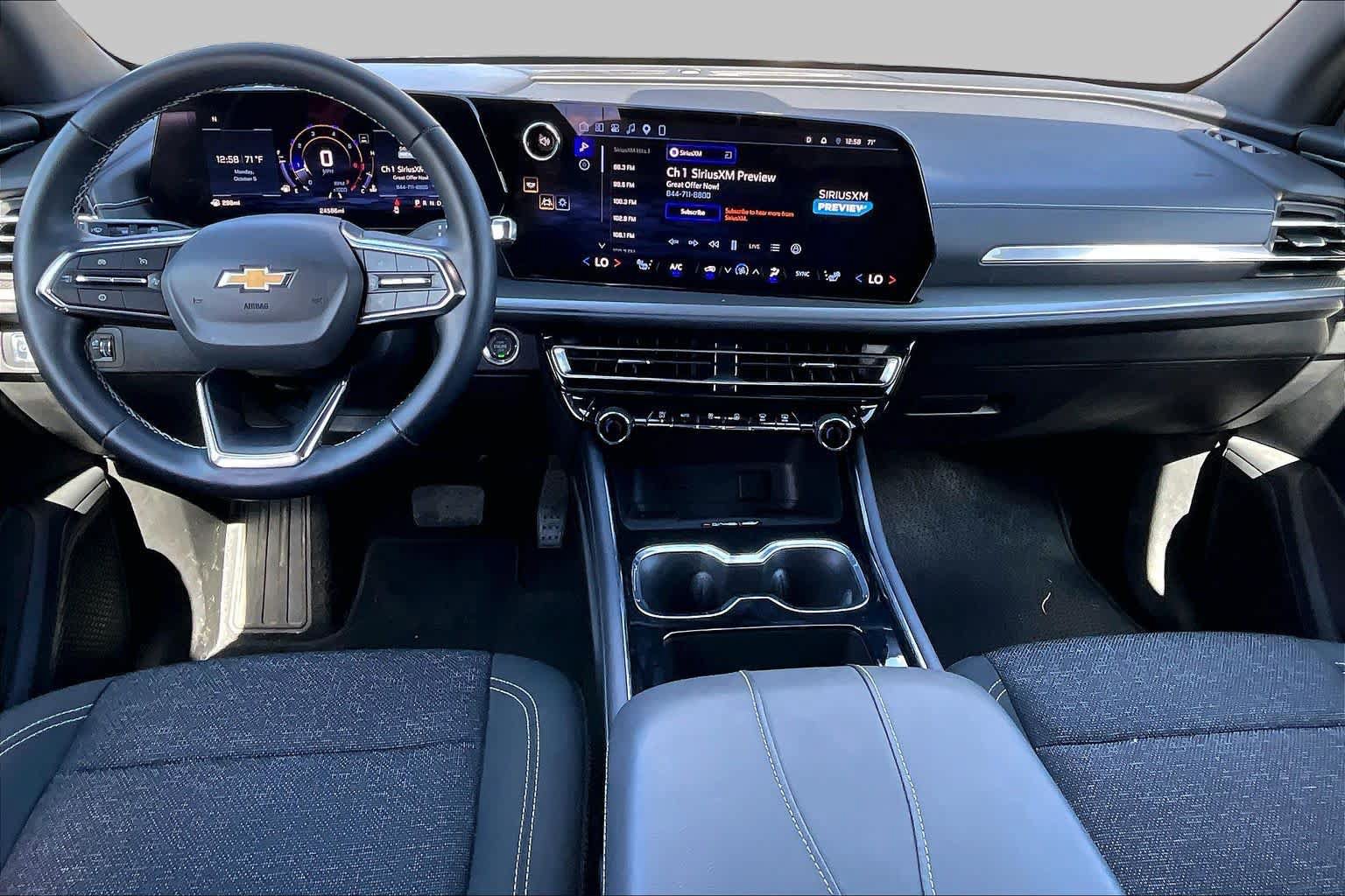 Used 2026 Chevrolet Traverse LT FWD image 16