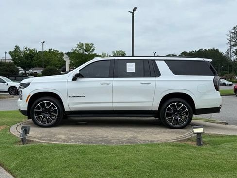 Used 2025 Chevrolet Suburban RST w/ Comfort Package RWD image 4