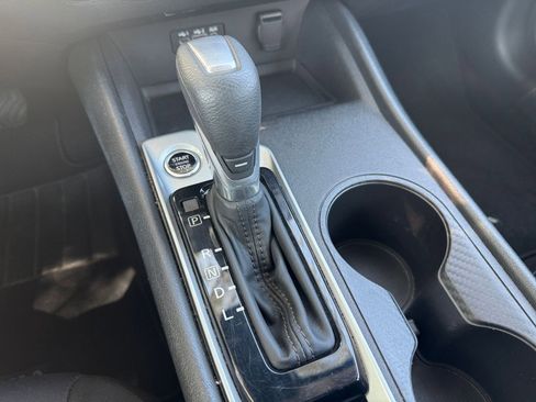 Used 2025 Nissan Altima 2.5 SV FWD image 42