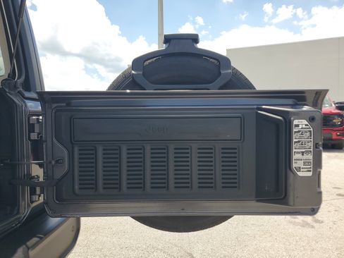 Used 2020 Jeep Wrangler Unlimited Sport image 15