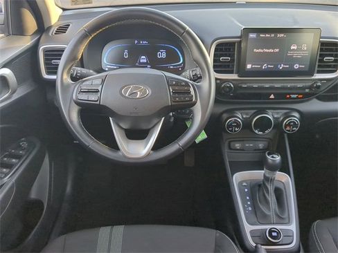 Used 2023 Hyundai Venue SEL image 15