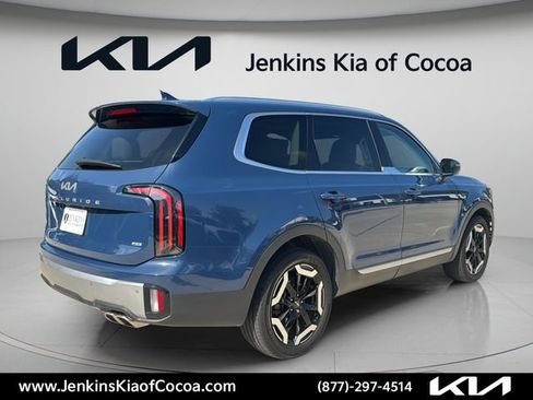 Used 2024 Kia Telluride EX w/ EX Captain's Chair Package AWD/4WD image 4