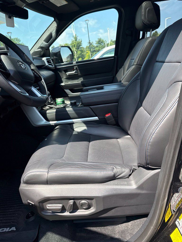 Used 2023 Toyota Sequoia Platinum AWD/4WD image 4