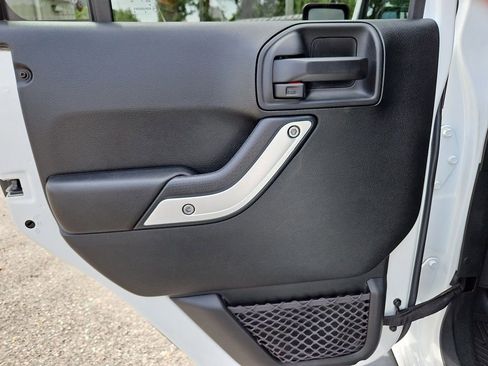 Used 2018 Jeep Wrangler Unlimited Sahara w/ Connectivity Group image 23