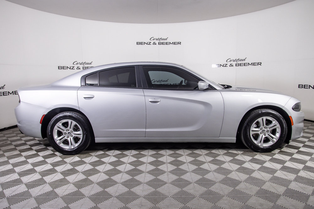 Used 2022 Dodge Charger SXT w/ Driver Convenience Group RWD image 3