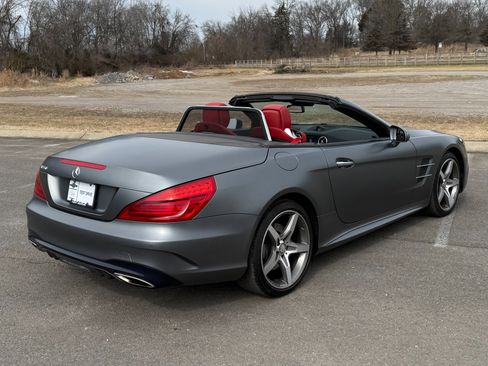 Used 2019 Mercedes-Benz SL 550 image 3