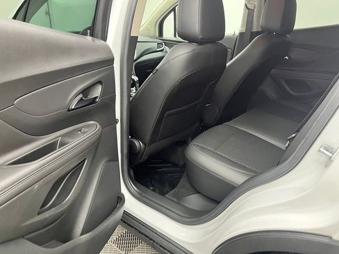 Used 2022 Buick Encore Preferred AWD/4WD image 34