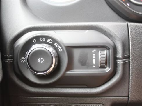 Used 2024 Jeep Wrangler Unlimited Sahara w/ Technology Group AWD/4WD image 17