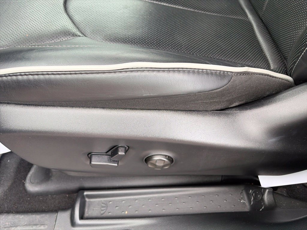 Used 2026 Chrysler Pacifica Limited FWD image 17