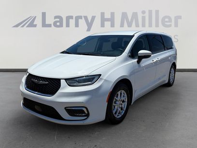 Used 2023 Chrysler Pacifica Touring-L