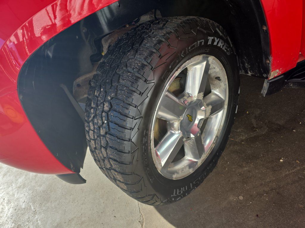 Used 2011 Chevrolet Avalanche LT AWD/4WD image 32