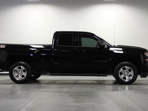 Used 2018 Chevrolet Silverado 1500 LT w/ All Star Edition AWD/4WD image 3