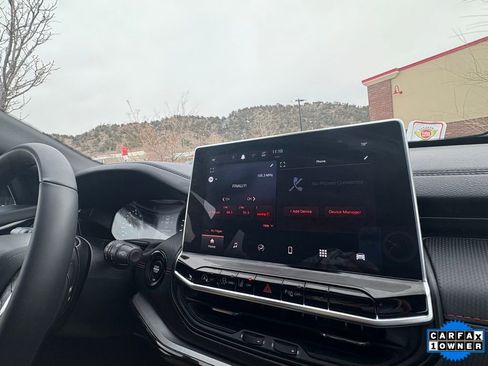 Used 2025 Jeep Compass Trailhawk image 8