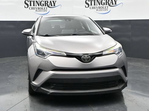 Used 2019 Toyota C-HR XLE FWD image 2