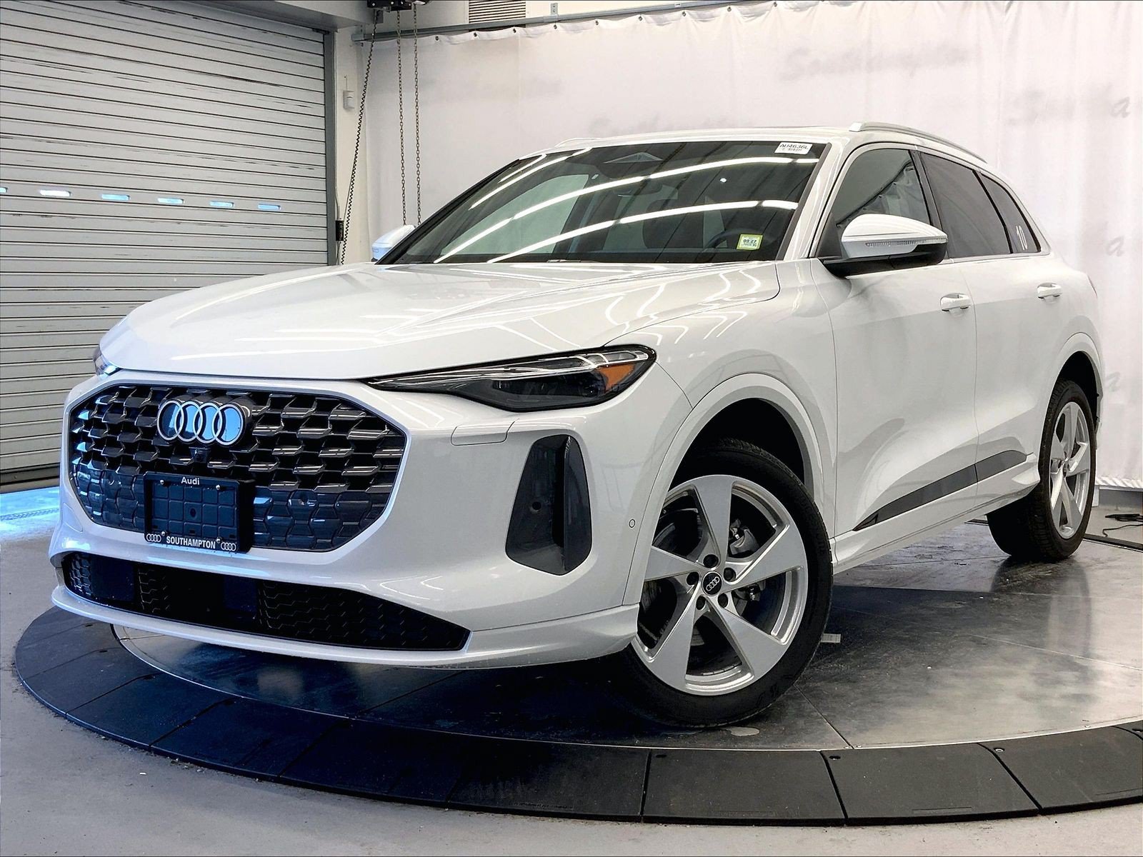 Certified 2025 Audi Q5 Premium Plus w/ Premium Plus AWD/4WD image 11