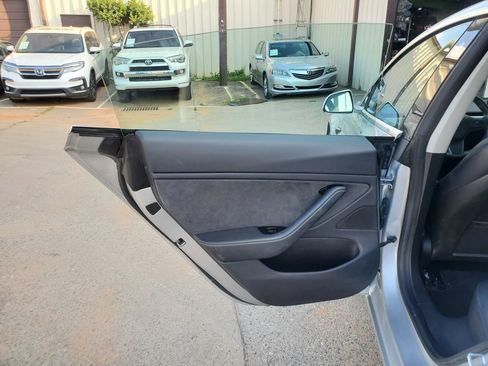 Used 2018 Tesla Model 3 Long Range RWD image 19