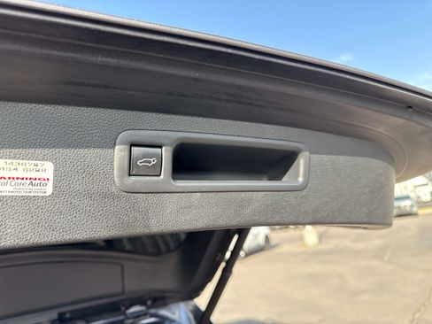 Used 2022 Toyota Highlander XLE AWD/4WD image 20