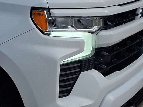 Used 2022 Chevrolet Silverado 1500 RST w/ Z71 Off-Road Package AWD/4WD image 9