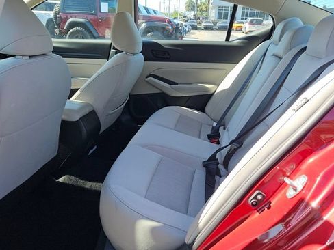 Used 2025 Nissan Altima 2.5 SV FWD image 11