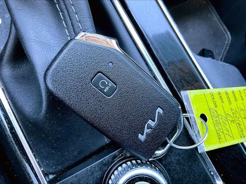 Used 2022 Kia Telluride EX w/ EX Premium Package image 13