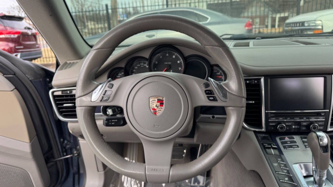 Used 2011 Porsche Panamera RWD image 24