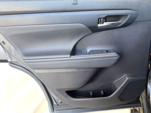 Used 2024 Toyota Highlander XLE image 23