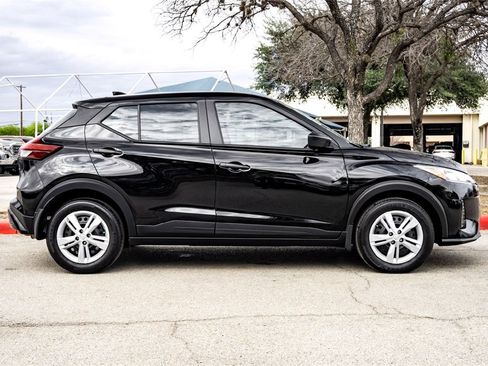 Used 2025 Nissan Kicks Play S image 4