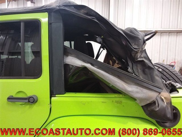 Used 2013 Jeep Wrangler Unlimited Sahara w/ Connectivity Group AWD/4WD image 16