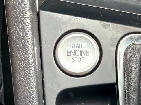 Used 2022 Volkswagen Jetta SE FWD image 32
