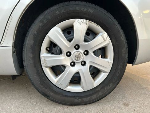 Used 2011 Toyota Camry LE image 25