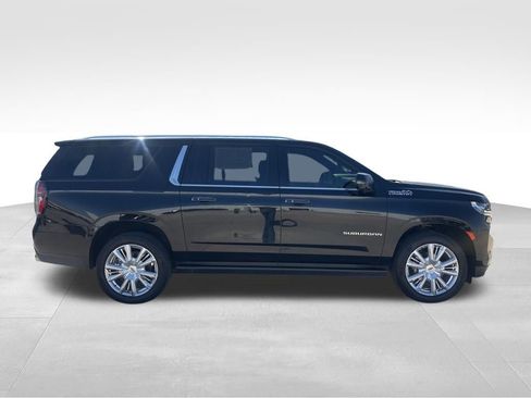 Used 2021 Chevrolet Suburban High Country w/ Premium Package AWD/4WD image 5
